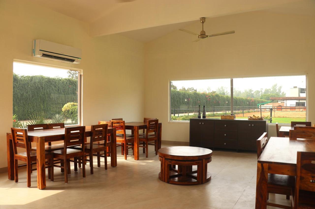 Bed and Breakfast The Bageecha Vrindāvan Exterior foto